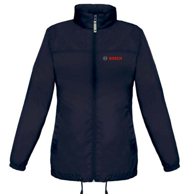 DYSKRETNY LOGOTYP ZNANEJ WSZYSTKIM FIRMY NA ODZIEŻY