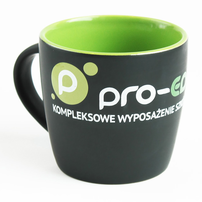 PRZEDSTAWIAMY WIZUALIZACJĘ MATOWEGO KUBECZKA Z NAZWĄ FIRMY